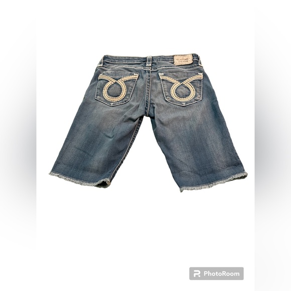 UEC- Women’s Big Star Brand “Liv” Shorts in size 29. Beautifully distressed. - Picture 3 of 8